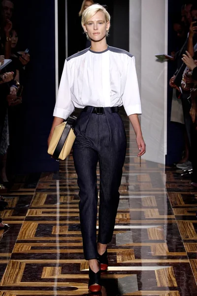 Look 15